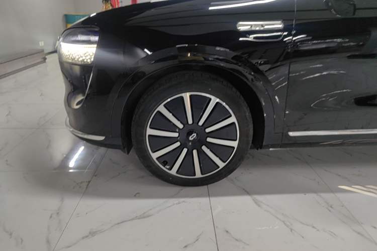 Used Hima AITO M9 2024 Range-Extended Max Edition 42 kWh 6-Seater Version Left Front Wheel Hub