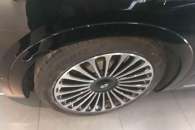 Used Hima AITO M9 2024 Range-Extended Ultra Version 52 kWh 5-Seater Model Left Front Wheel Hub
