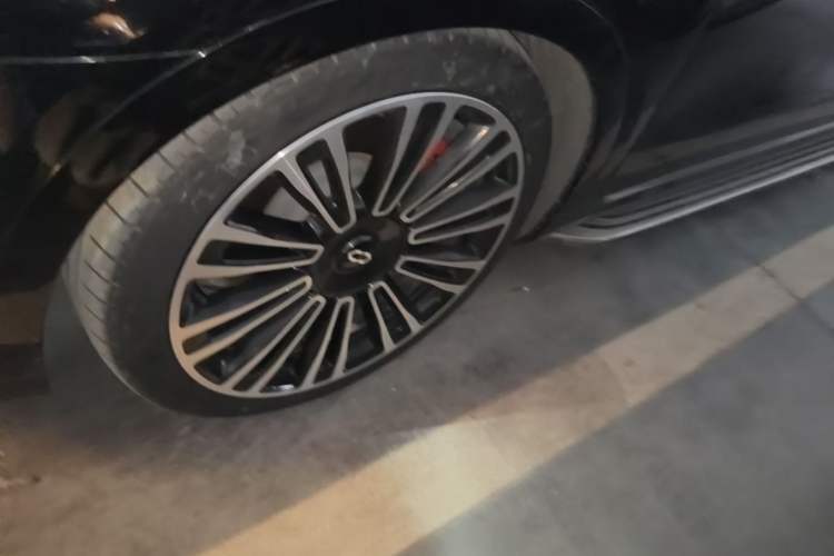 Used Hima AITO M9 2024 Range-Extended Ultra Version 42 kWh 6-Seater Model Left Front Wheel Hub