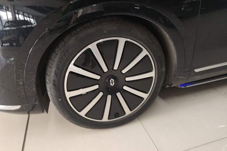 Used Hima AITO M9 2024 Range-Extended Max Edition 52 kWh 6-Seater Version Left Front Wheel Hub