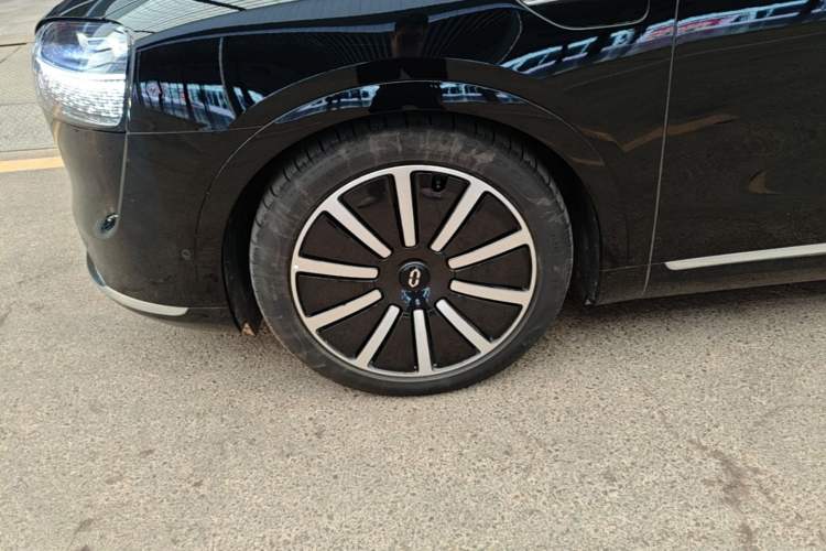Used Hima AITO M9 2024 Range-Extended Ultra Version 52 kWh 6-Seater Model Left Front Wheel Hub