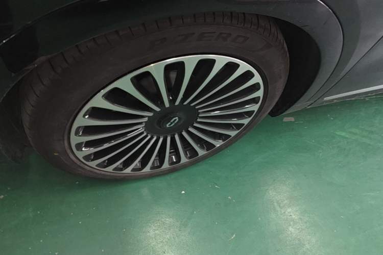 Used Hima AITO M9 2024 Range-Extended Ultra Version 52 kWh 6-Seater Model Left Front Wheel Hub