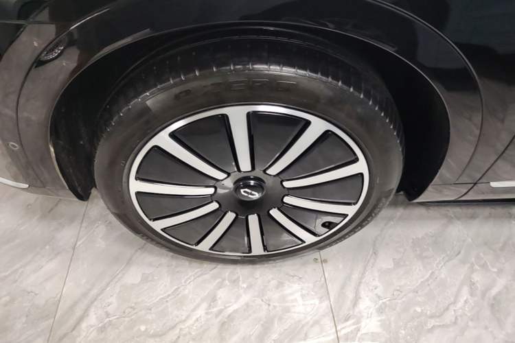 Used Hima AITO M9 2024 Range-Extended Ultra Version 42 kWh 6-Seater Model Left Front Wheel Hub