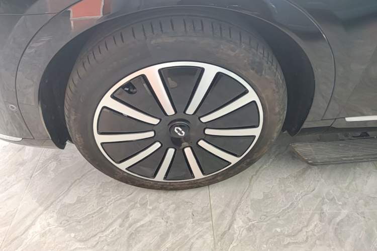 Used Hima AITO M9 2024 Range-Extended Ultra Version 42 kWh 6-Seater Model Left Front Wheel Hub