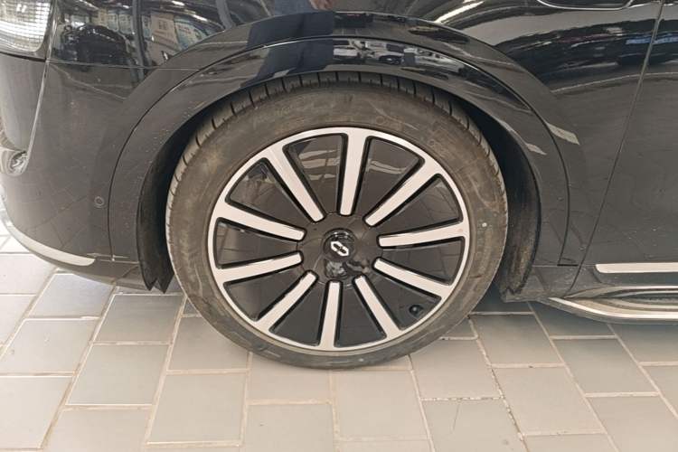 Used Hima AITO M9 2024 Range-Extended Ultra Version 42 kWh 6-Seater Model Left Front Wheel Hub