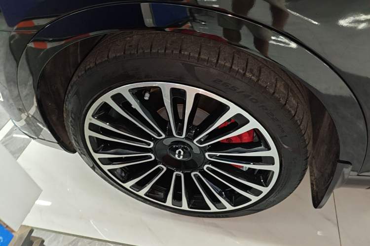 Used Hima AITO M9 2024 Range-Extended Ultra Version 42 kWh 6-Seater Model Left Front Wheel Hub