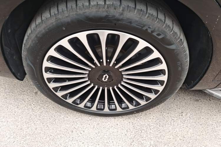 Used Hima AITO M9 2024 Range-Extended Ultra Version 42 kWh 6-Seater Model Left Front Wheel Hub