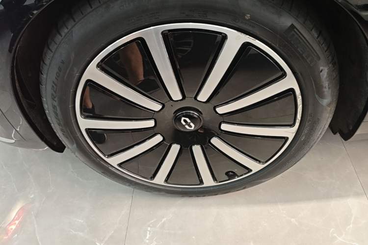 Used Hima AITO M9 2024 Range-Extended Max Edition 42 kWh 6-Seater Version Left Front Wheel Hub