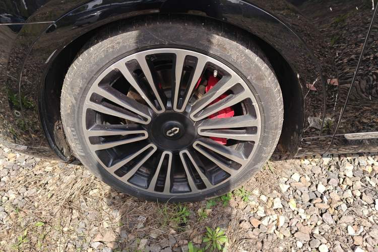 Used Hima AITO M9 2024 Range-Extended Ultra Version 42 kWh 6-Seater Model Left Front Wheel Hub