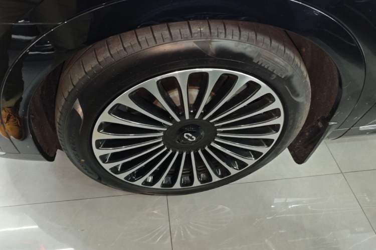 Used Hima AITO M9 2024 Range-Extended Ultra Version 52 kWh 5-Seater Model Left Front Wheel Hub
