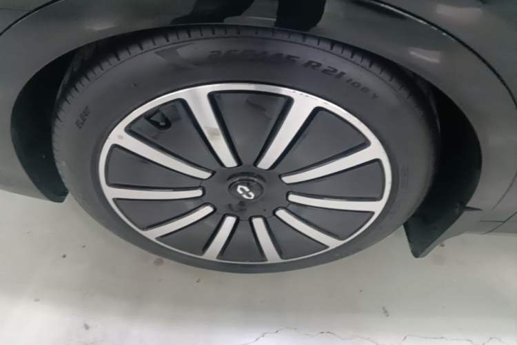 Used Hima AITO M9 2024 Range-Extended Ultra Version 42 kWh 6-Seater Model Left Front Wheel Hub