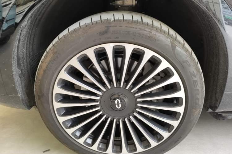 Used Hima AITO M9 2024 Range-Extended Ultra Version 52 kWh 5-Seater Model Left Front Wheel Hub