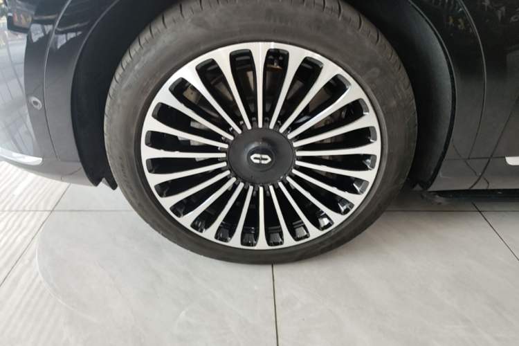Used Hima AITO M9 2024 Range-Extended Ultra Version 52 kWh 5-Seater Model Left Front Wheel Hub