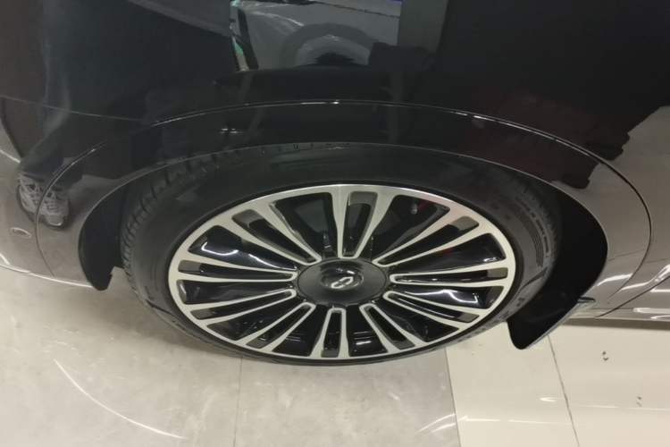 Used Hima AITO M9 2024 Range-Extended Ultra Version 42 kWh 6-Seater Model Left Front Wheel Hub
