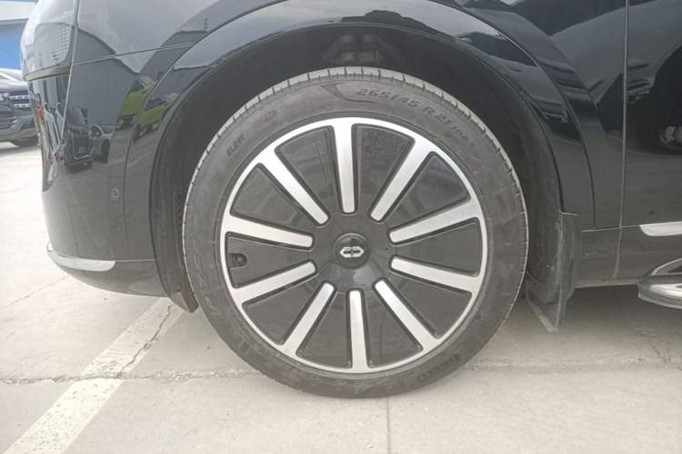 Used Hima AITO M9 2024 Range-Extended Max Edition 42 kWh 6-Seater Version Left Front Wheel Hub