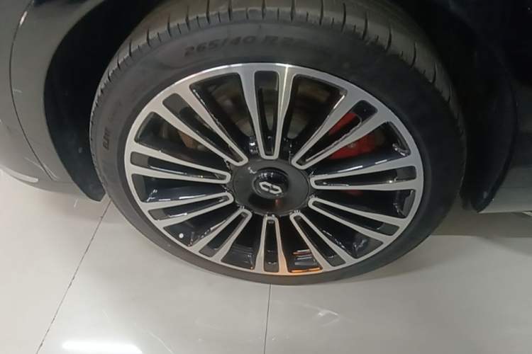 Used Hima AITO M9 2024 All-Electric Ultra Version 100 kWh 5-Seater Model Left Front Wheel Hub