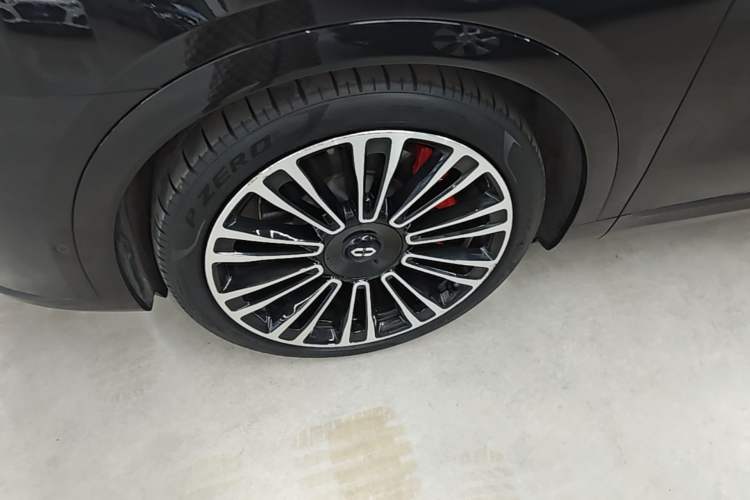 Used Hima AITO M9 2024 Range-Extended Ultra Version 52 kWh 6-Seater Model Left Front Wheel Hub