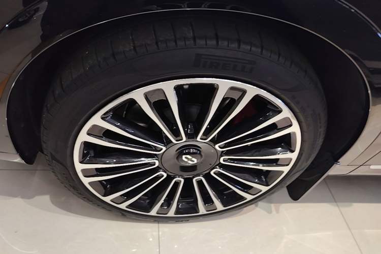 Used Hima AITO M9 2024 Range-Extended Max Edition 42 kWh 6-Seater Version Left Front Wheel Hub