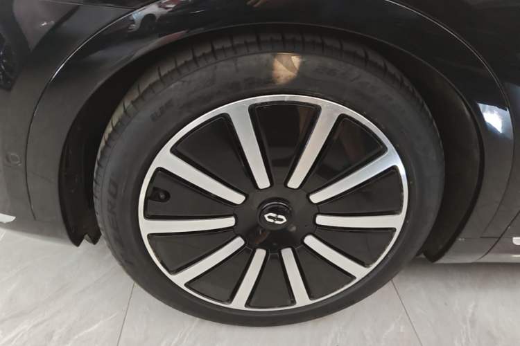 Used Hima AITO M9 2024 Range-Extended Ultra Version 42 kWh 6-Seater Model Left Front Wheel Hub
