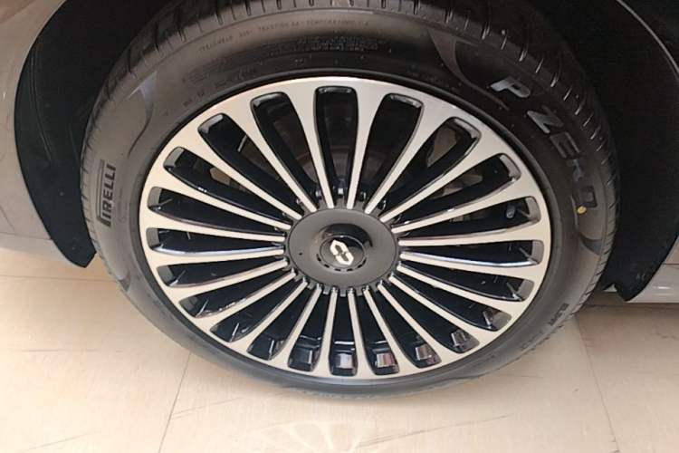 Used Hima AITO M9 2024 Range-Extended Ultra Version 52 kWh 6-Seater Model Left Front Wheel Hub