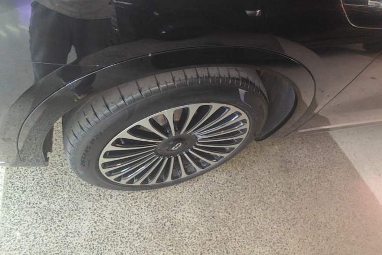 Used Hima AITO M9 2024 Range-Extended Max Edition 52 kWh 6-Seater Version Left Front Wheel Hub
