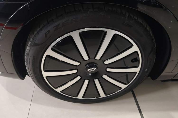 Used Hima AITO M9 2024 Range-Extended Max Edition 52 kWh 6-Seater Version Left Front Wheel Hub