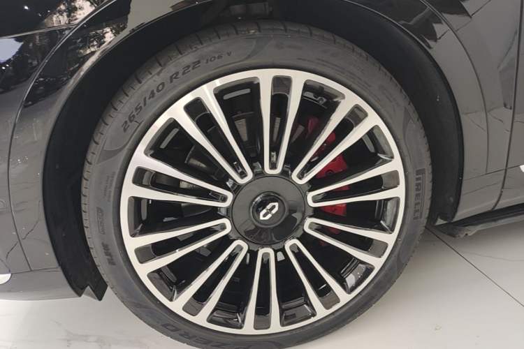 Used Hima AITO M9 2024 Range-Extended Ultra Version 42 kWh 6-Seater Model Left Front Wheel Hub