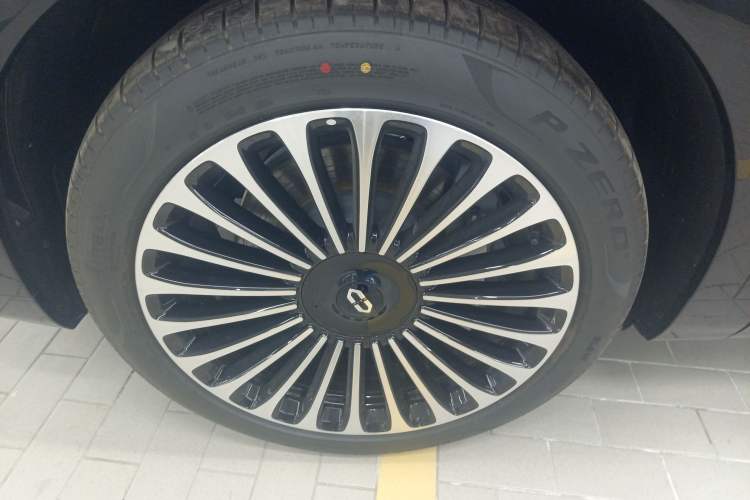 Used Hima AITO M9 2024 Range-Extended Ultra Version 42 kWh 6-Seater Model Left Front Wheel Hub