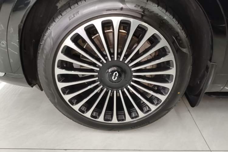 Used Hima AITO M9 2024 Range-Extended Max Edition 42 kWh 6-Seater Version Left Front Wheel Hub