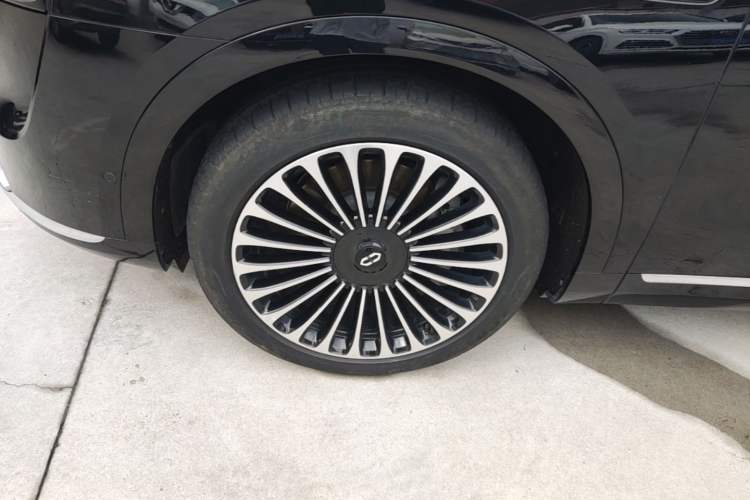 Used Hima AITO M9 2024 Range-Extended Ultra Version 42 kWh 6-Seater Model Left Front Wheel Hub