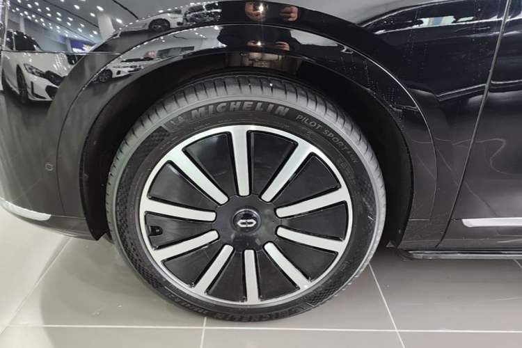 Used Hima AITO M9 2024 Range-Extended Ultra Version 42 kWh 6-Seater Model Left Front Wheel Hub