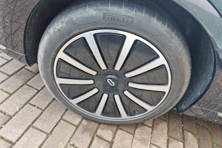 Used Hima AITO M9 2024 All-Electric Ultra Version 100 kWh 6-Seater Model Left Front Wheel Hub