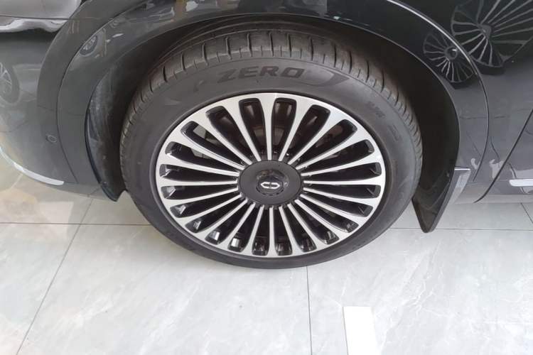 Used Hima AITO M9 2024 Range-Extended Max Edition 42 kWh 6-Seater Version Left Front Wheel Hub