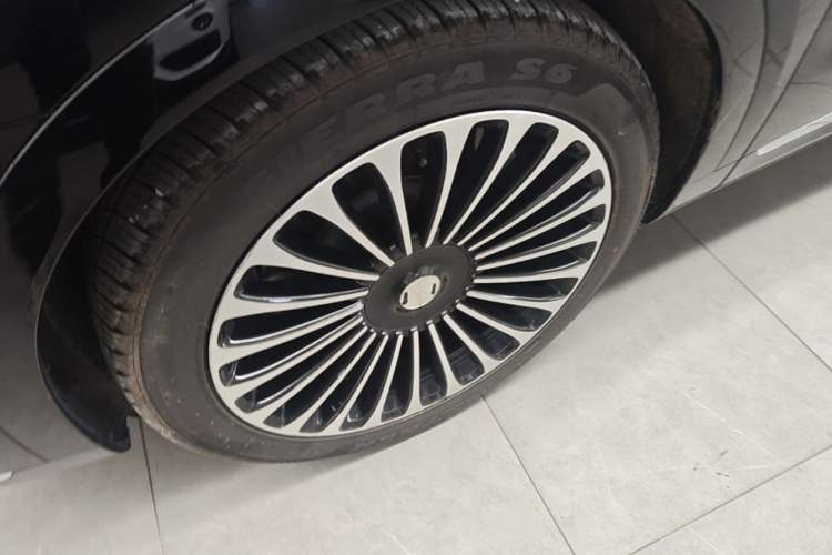 Used Hima AITO M9 2024 Range-Extended Ultra Version 42 kWh 6-Seater Model Left Front Wheel Hub