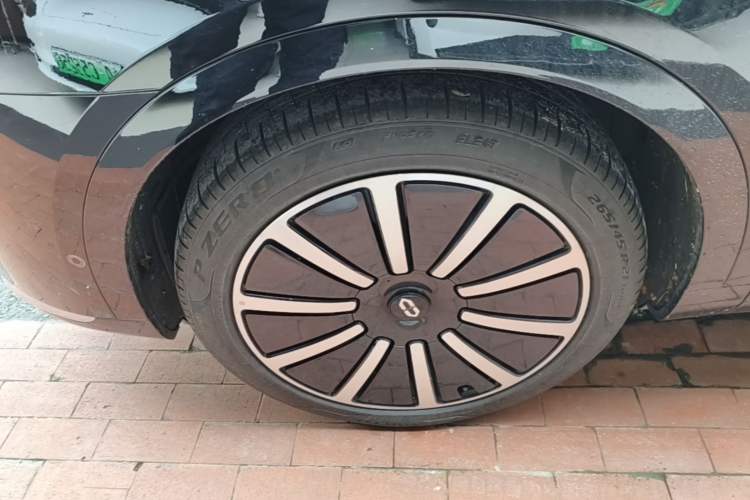 Used Hima AITO M9 2024 Range-Extended Ultra Version 52 kWh 6-Seater Model Left Front Wheel Hub