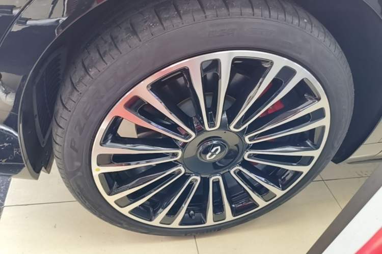 Used Hima AITO M9 2024 Range-Extended Ultra Version 42 kWh 6-Seater Model Left Front Wheel Hub
