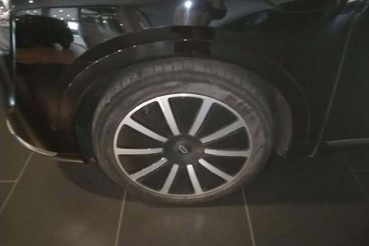 Used Hima AITO M9 2024 Range-Extended Ultra Version 52 kWh 6-Seater Model Left Front Wheel Hub
