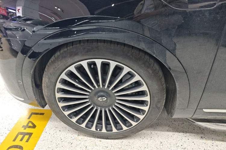 Used Hima AITO M9 2024 Range-Extended Max Edition 42 kWh 6-Seater Version Left Front Wheel Hub