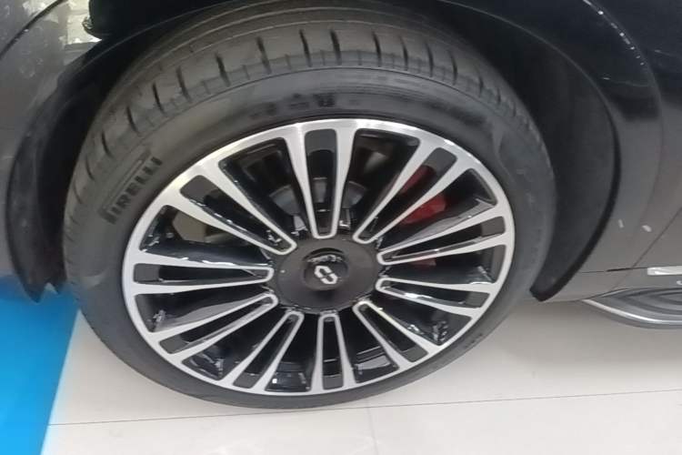 Used Hima AITO M9 2024 Range-Extended Ultra Version 42 kWh 6-Seater Model Left Front Wheel Hub