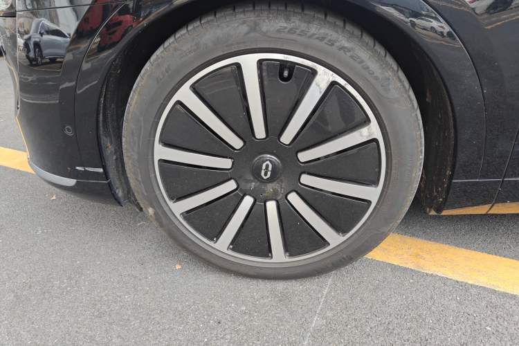 Used Hima AITO M9 2024 Range-Extended Ultra Version 42 kWh 6-Seater Model Left Front Wheel Hub