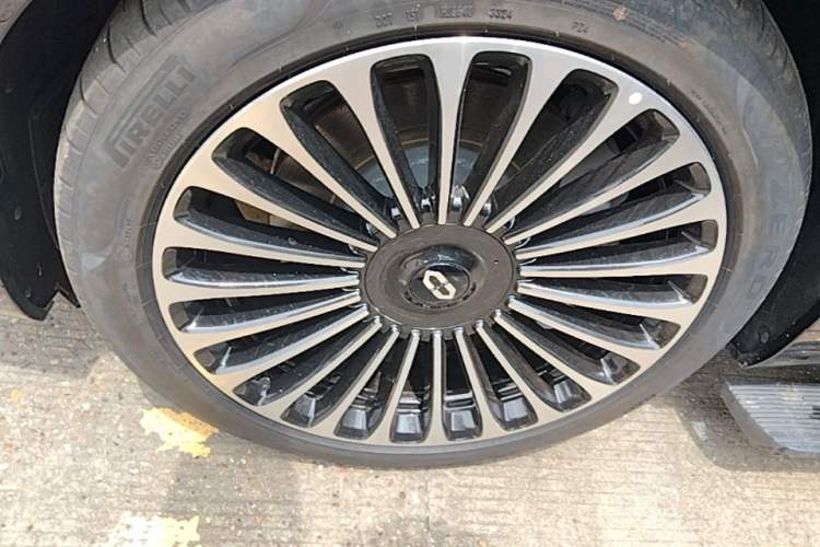 Used Hima AITO M9 2024 Range-Extended Ultra Version 52 kWh 5-Seater Model Left Front Wheel Hub