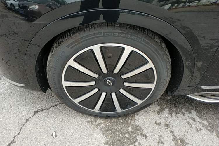 Used Hima AITO M9 2024 Range-Extended Ultra Version 42 kWh 6-Seater Model Left Front Wheel Hub