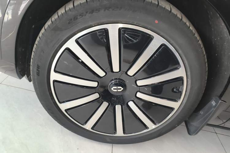 Used Hima AITO M9 2024 Range-Extended Ultra Version 52 kWh 6-Seater Model Left Front Wheel Hub