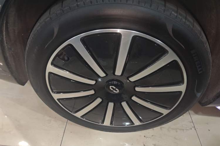 Used Hima AITO M9 2024 Range-Extended Max Edition 42 kWh 6-Seater Version Left Front Wheel Hub
