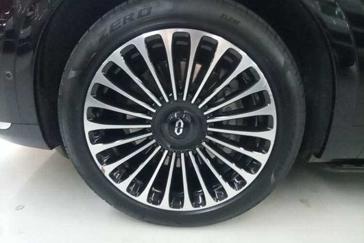 Used Hima AITO M9 2024 Range-Extended Ultra Version 52 kWh 6-Seater Model Left Front Wheel Hub
