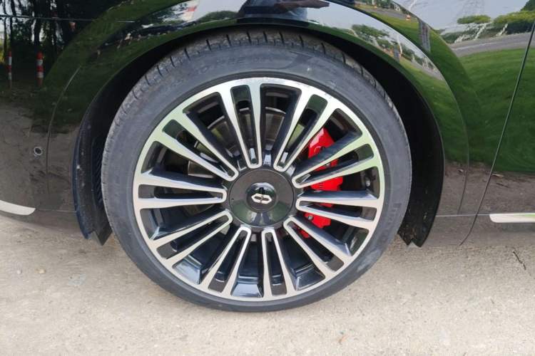 Used Hima AITO M9 2024 Range-Extended Ultra Version 52 kWh 6-Seater Model Left Front Wheel Hub