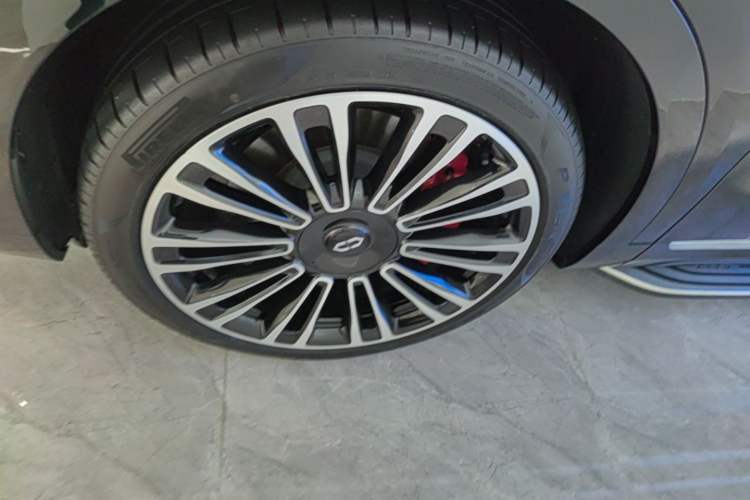 Used Hima AITO M9 2024 Range-Extended Ultra Version 42 kWh 6-Seater Model Left Front Wheel Hub