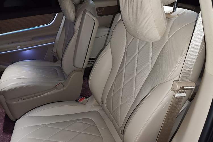 Used Hima AITO M9 2024 Range-Extended Ultra Version 42 kWh 6-Seater Model Left Rear Seat