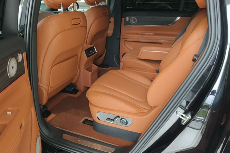 Used Hima AITO M9 2024 Range-Extended Ultra Version 42 kWh 6-Seater Model Left Rear Seat