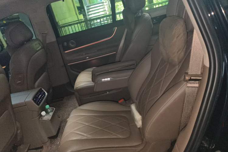 Used Hima AITO M9 2024 Range-Extended Ultra Version 42 kWh 6-Seater Model Left Rear Seat
